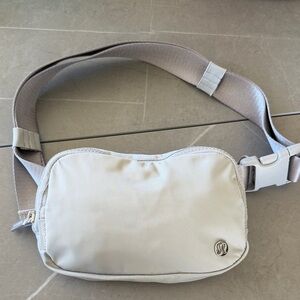 Lululemon Everywhere Light Gray Belt Bag